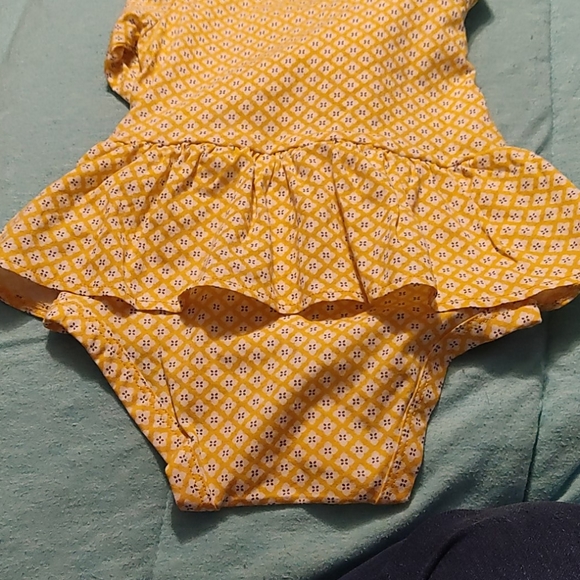 NWOT Super cute spring onesie with built in skirt - Picture 4 of 4